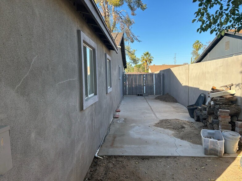 Building Photo - 2933 W Muriel Dr