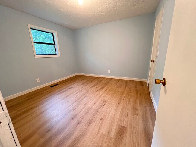Building Photo - 4812 Bentwood Dr