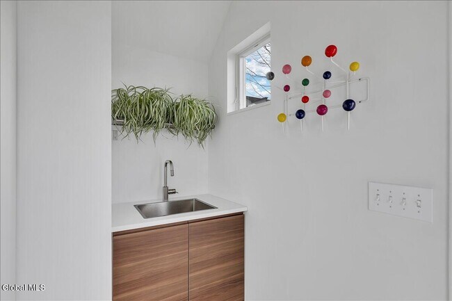 Building Photo - 18 Granite St