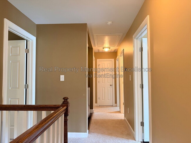Building Photo - 616 Lake Artesia Ln