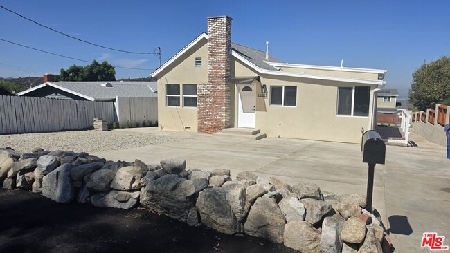 Building Photo - 10323 Samoa Ave