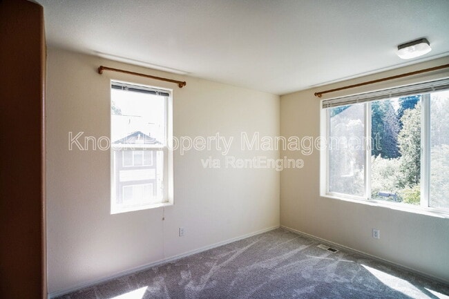 Building Photo - 13970 SW Scholls Ferry Rd