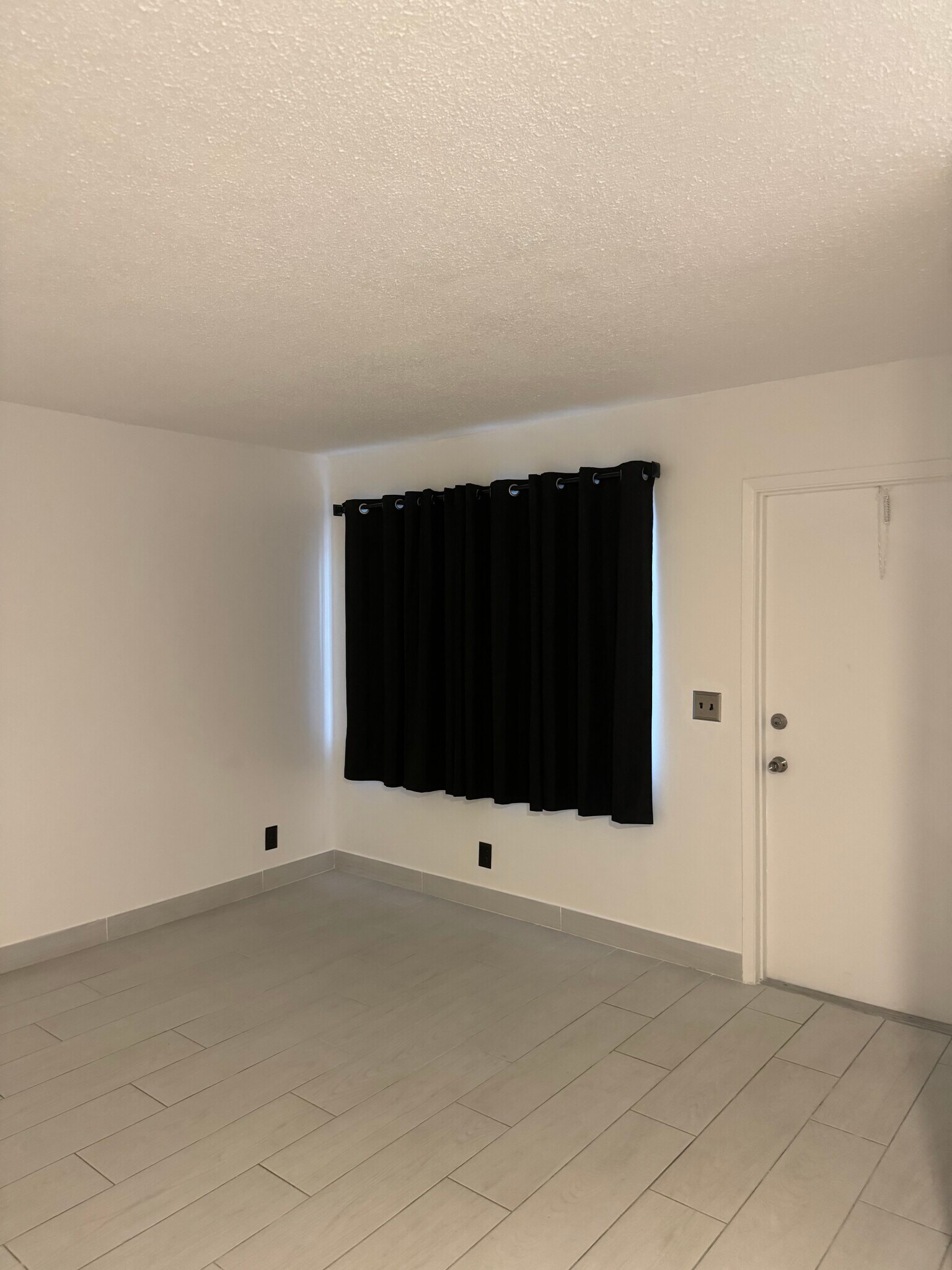 Building Photo - 501 Blue Heron Dr