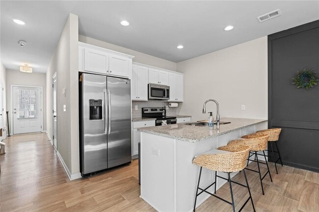 Building Photo - 2830 Ridgeview Dr