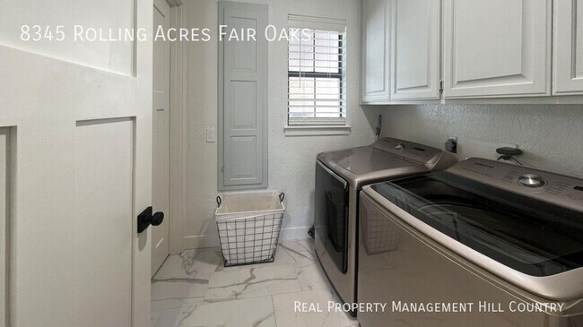 Building Photo - 8345 Rolling Acres Trail