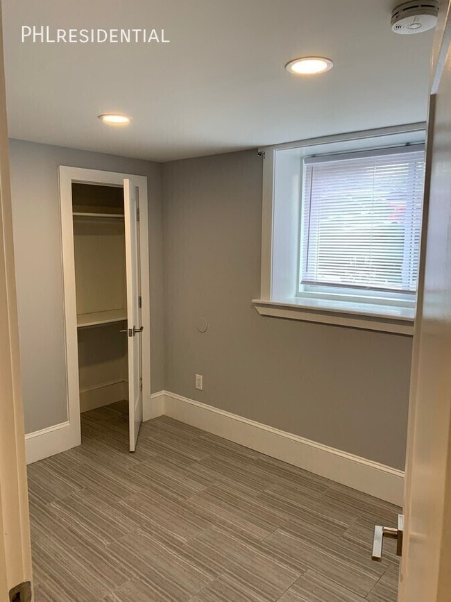 Building Photo - 542 King St