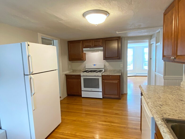 Kitchen - 57 Henry Ave