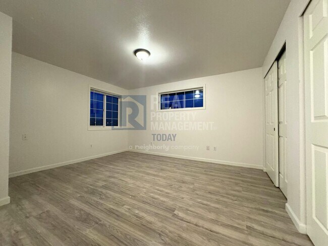 Building Photo - Spacious 3-Bedroom Townhome with Garage in Spanaway!