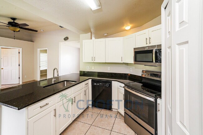 Building Photo - Very nice 3 bedroom with bonus room in Poinciana