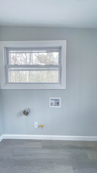 Building Photo - 63 Gentian St