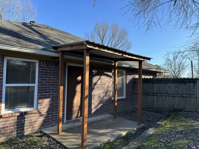 Private covered patio area. - 600 Petros Ave