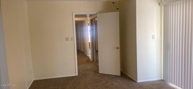 Building Photo - 3 bedroom home in Glendale!