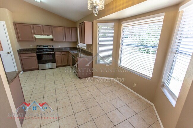 Building Photo - 3950 W Saragosa St