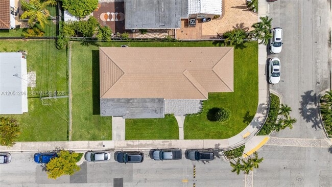 Building Photo - 1621 S Treasure Dr