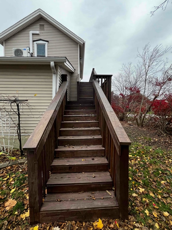 Building Photo - 529 E Grand River Ave