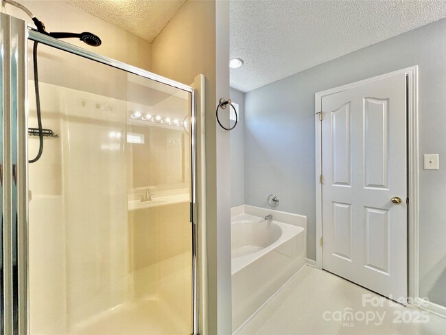 Building Photo - 6033 Briggs Dr