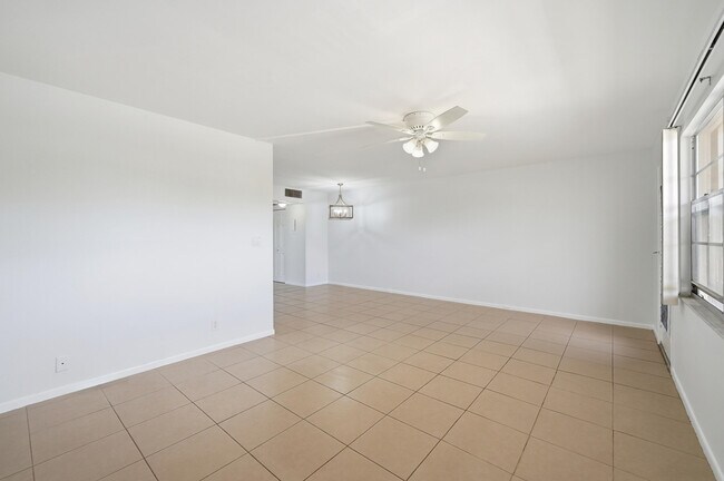 Building Photo - 2401 Antigua Cir
