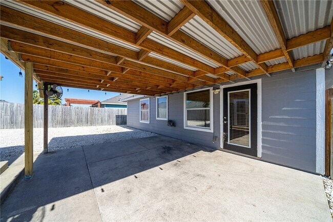 Building Photo - 2317 White Star Dr