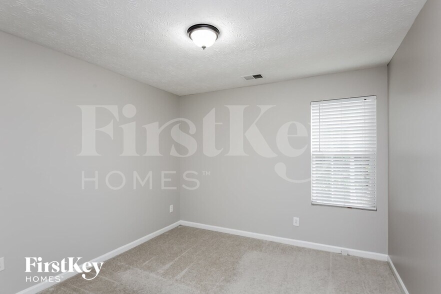 Building Photo - 6247 Highgrove Dr