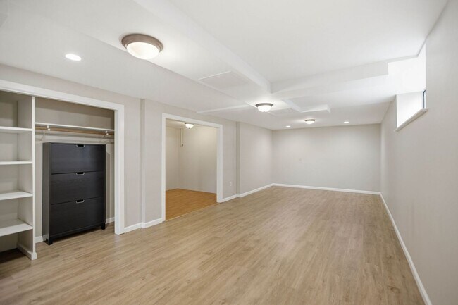 Building Photo - 2826 25th Ave W