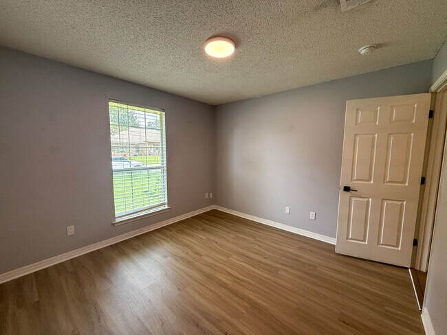 Building Photo - 1137 Carla Dr