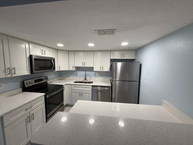 Building Photo - Charming 3 Bedroom 2 Bath Condo in Heart of Winter Springs