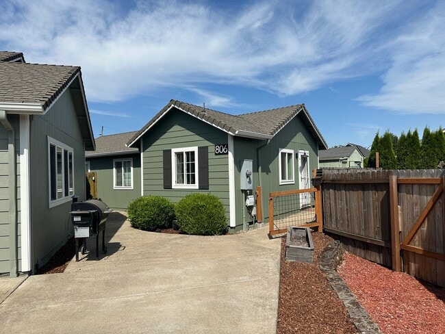 Primary Photo - Charming 1 bedroom 1 bath house in Springf...