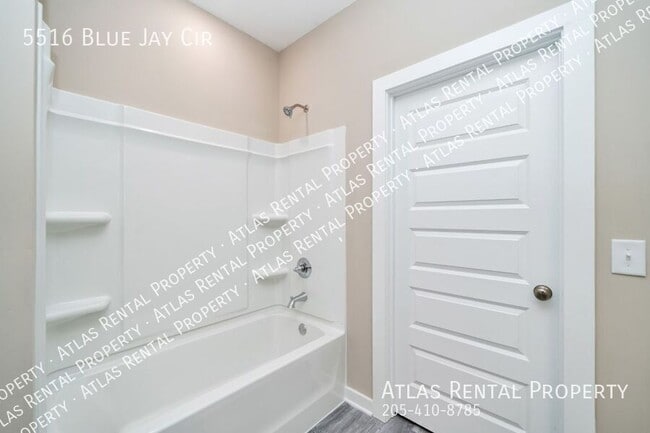 Building Photo - 5516 Blue Jay Cir