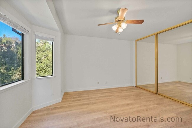 Building Photo - 377 Silvio Ln