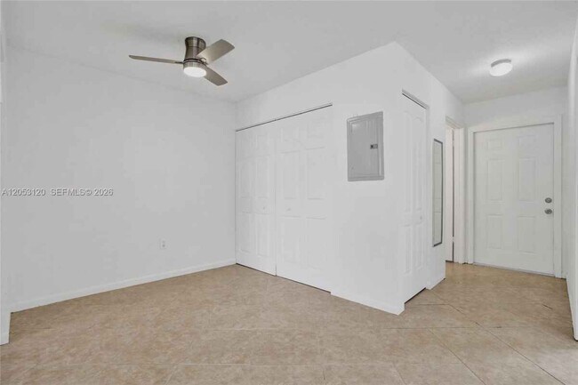 Building Photo - 2120-2122 Thomas St # 2122 HOLLYWOOD, FL 33020