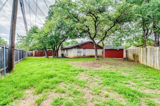 Building Photo - 1306 Glenda Dr