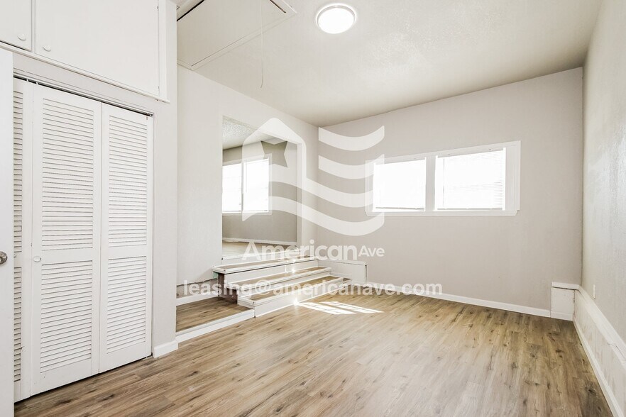 Building Photo - 875 E 53rd St N