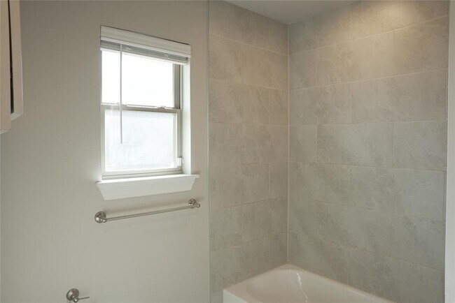 Building Photo - 5216 Bing Cir