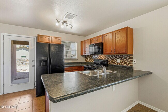 Building Photo - 2300 Glitter Point