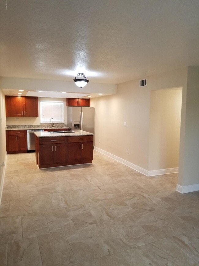 Building Photo - 182 Ulster Ln