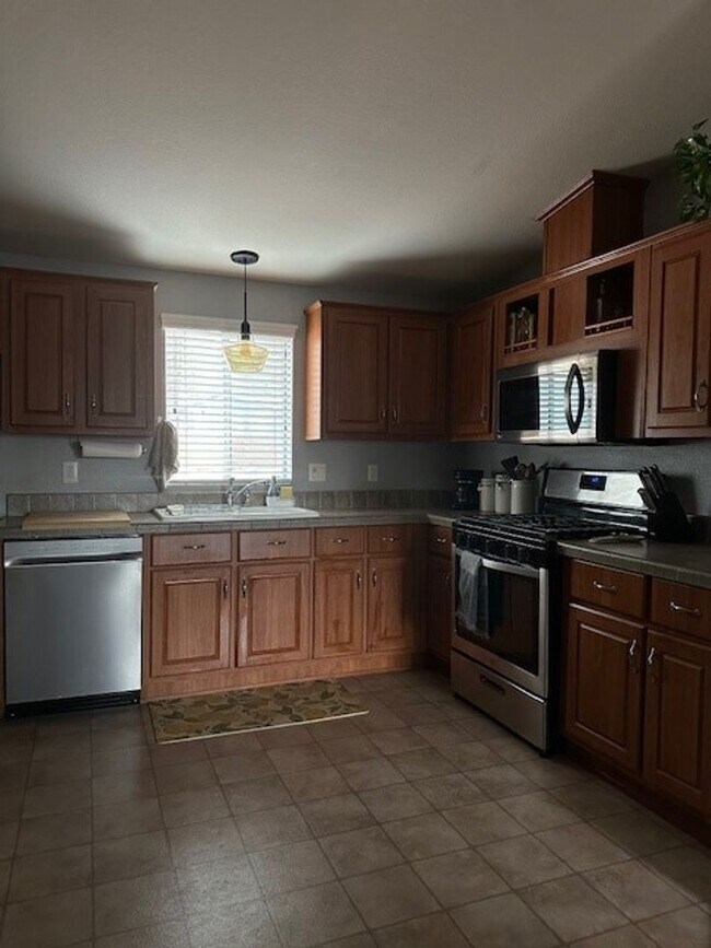 Building Photo - Fully Furnished 3-Bedroom Home with Spacio...