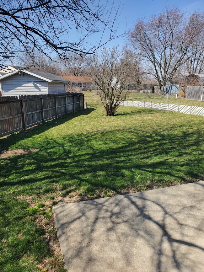 Building Photo - 1905 E Balsam Ct