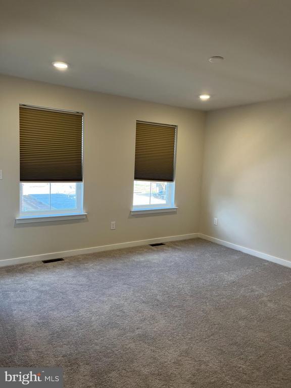 Building Photo - 40 Anderson Dr