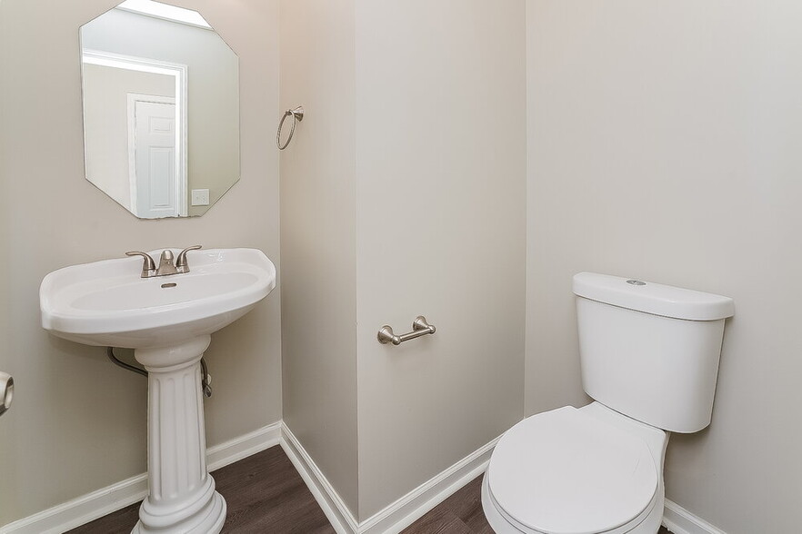 Building Photo - 2301 Weber Ct