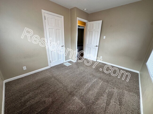 Building Photo - 3 Bed 1 Bath Home