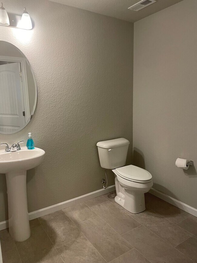 Building Photo - Chapel Heights townhome