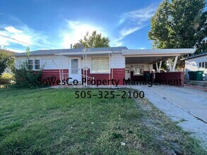 Building Photo - Three Bedroom Two Bath Home in Central Farmington