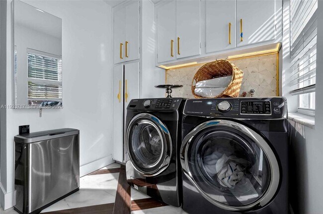 Building Photo - 800 NE 97th St