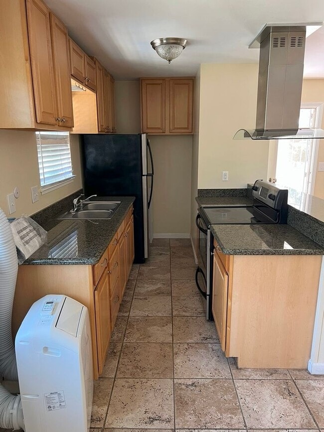 Building Photo - DESIREABLE UNION CITY NEIGHBORHOOD BEAUTIF...
