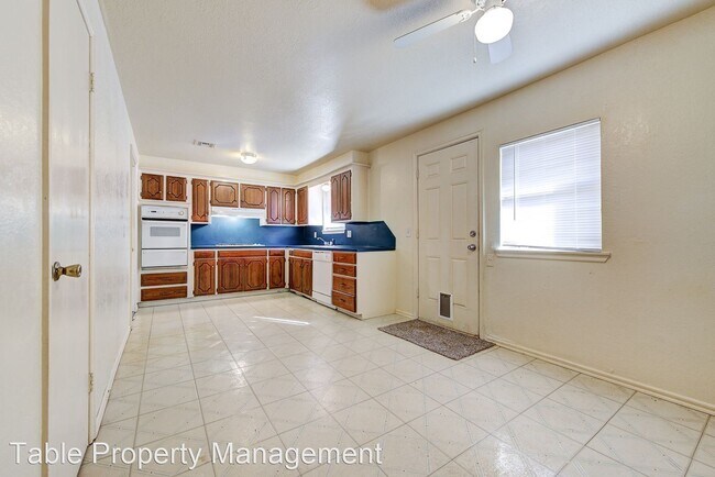 Building Photo - 5316 S Briarwood Dr