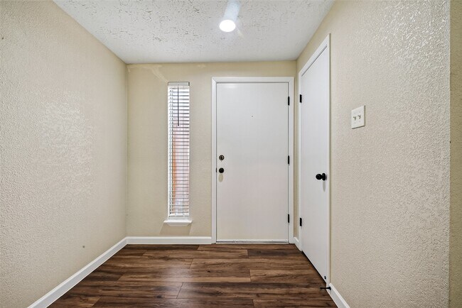 Building Photo - 711 Leicester Ln