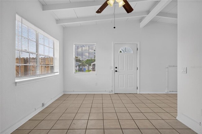 Building Photo - 7508 N Thatcher Ave