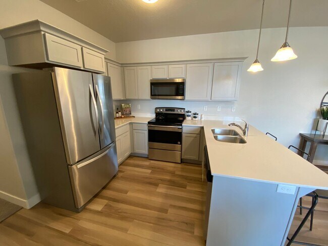 Building Photo - Lakefront at Vineyard Town Center Condo