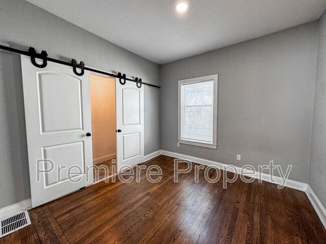 Building Photo - 627 Tenny Ave