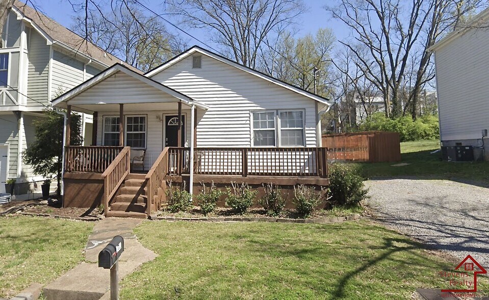 Primary Photo - 2412 Chapel Ave